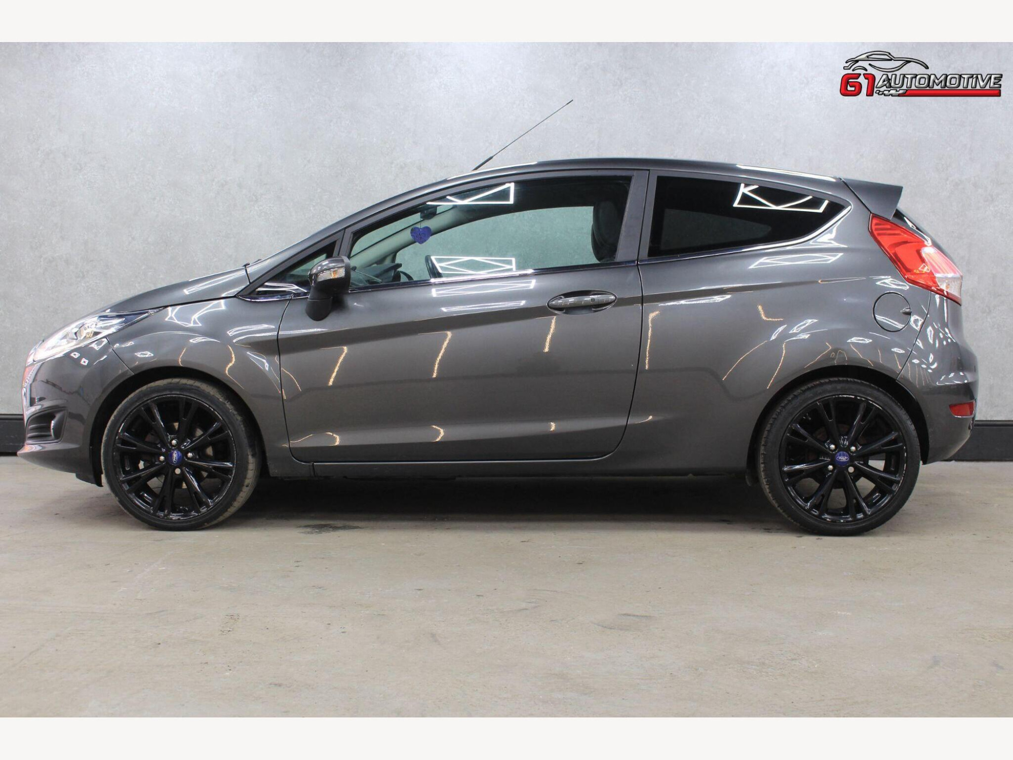 2015 Ford Fiesta image 5