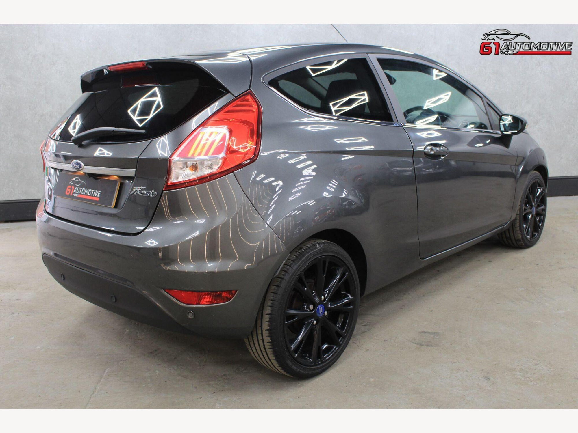 2015 Ford Fiesta image 8