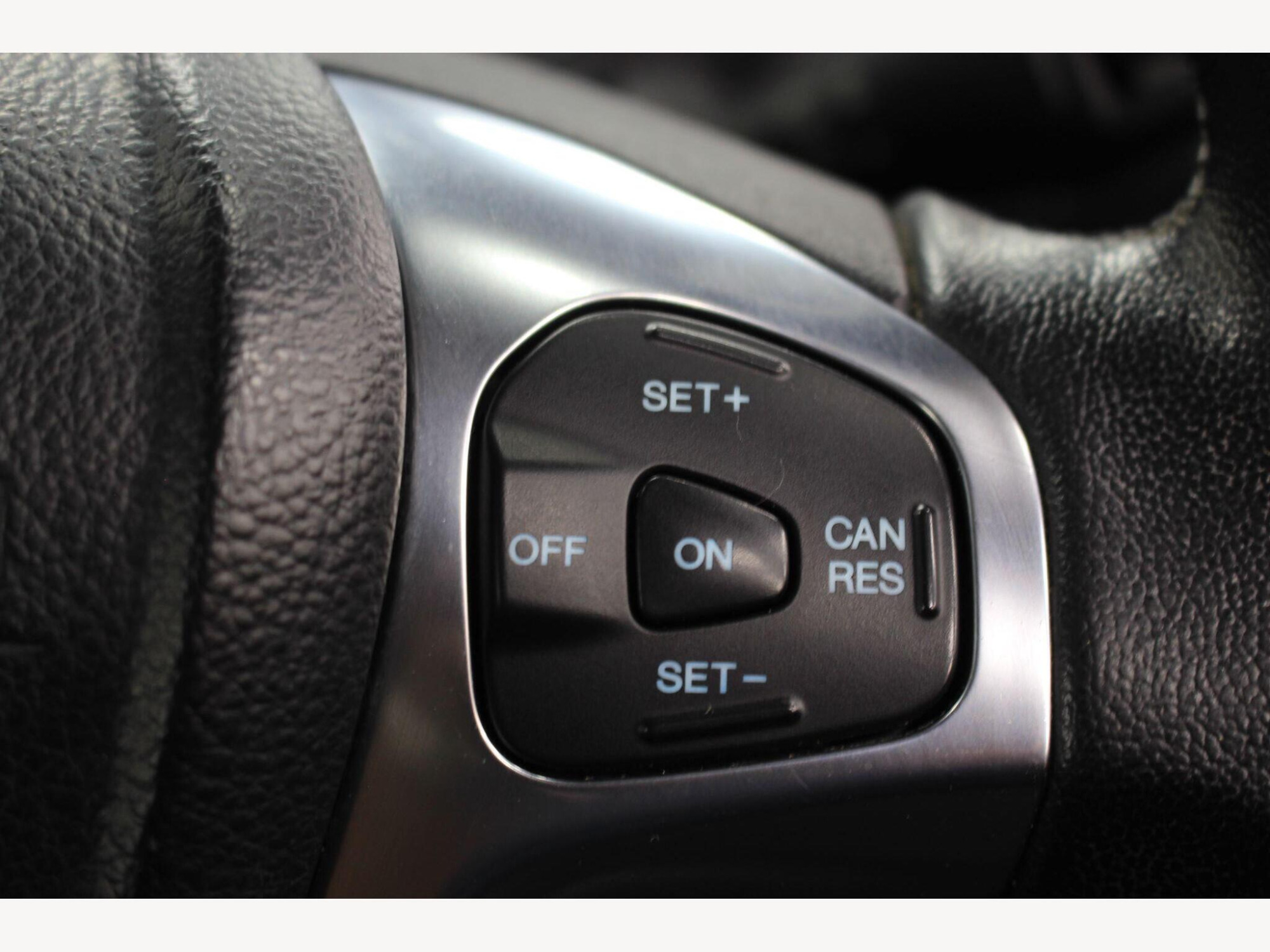 2015 Ford Fiesta image 25