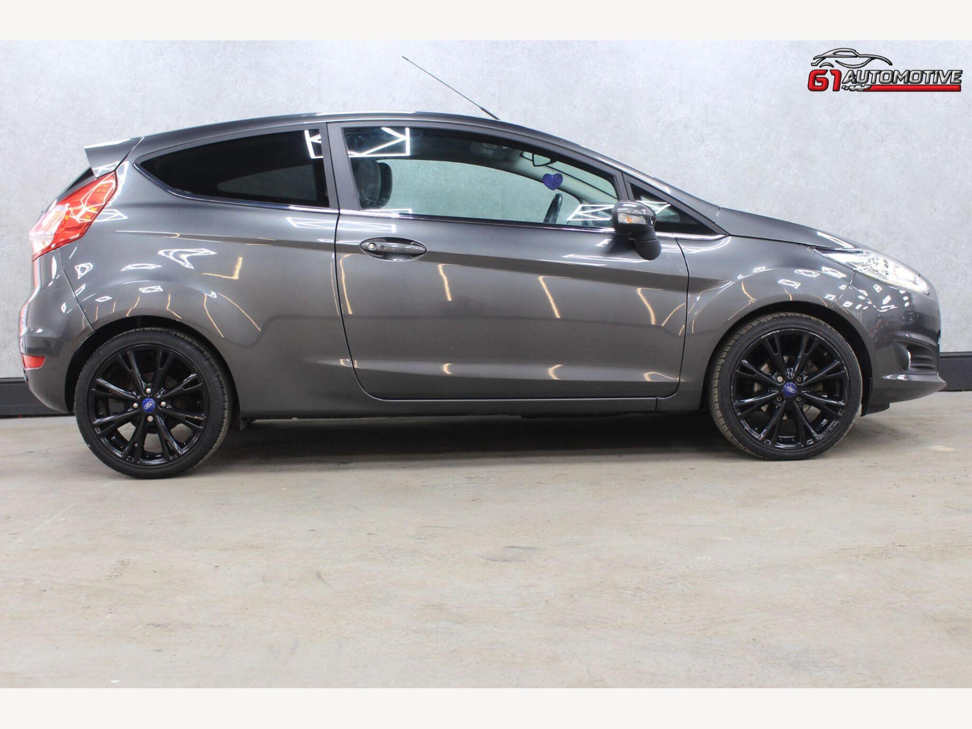2015 Ford Fiesta image 4