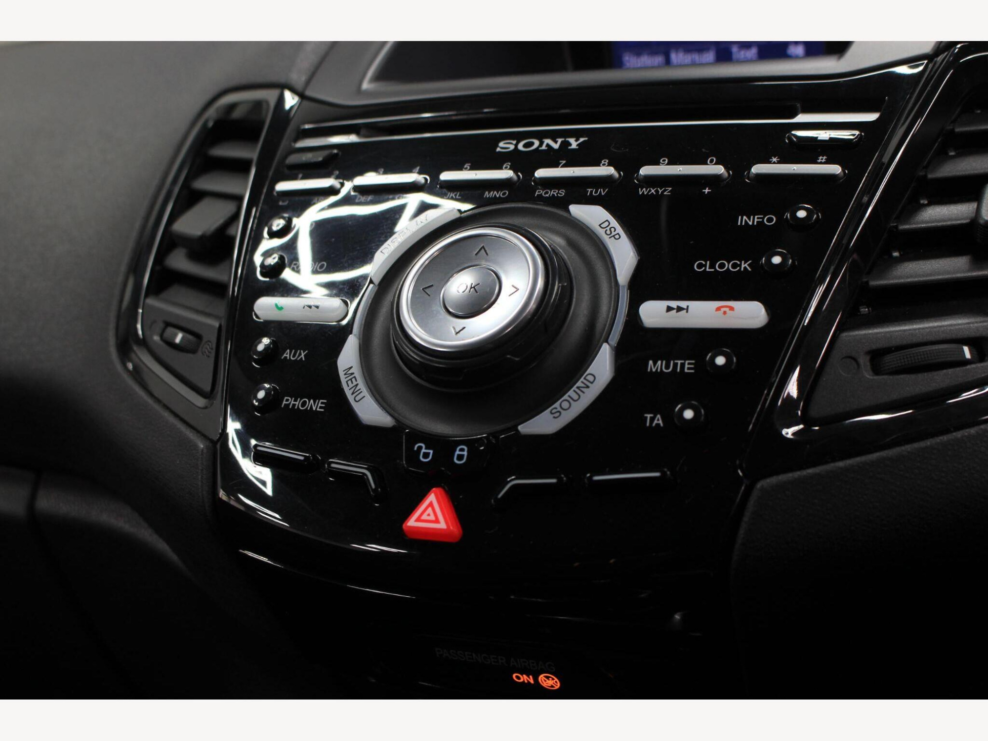 2015 Ford Fiesta image 17