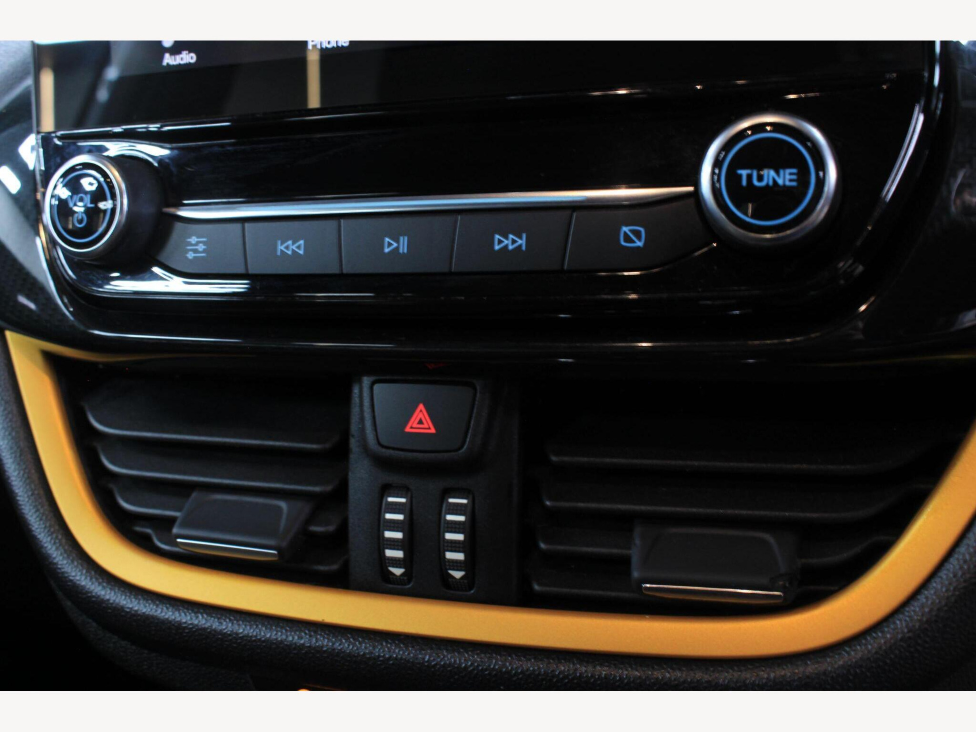 2018 Ford Fiesta image 18