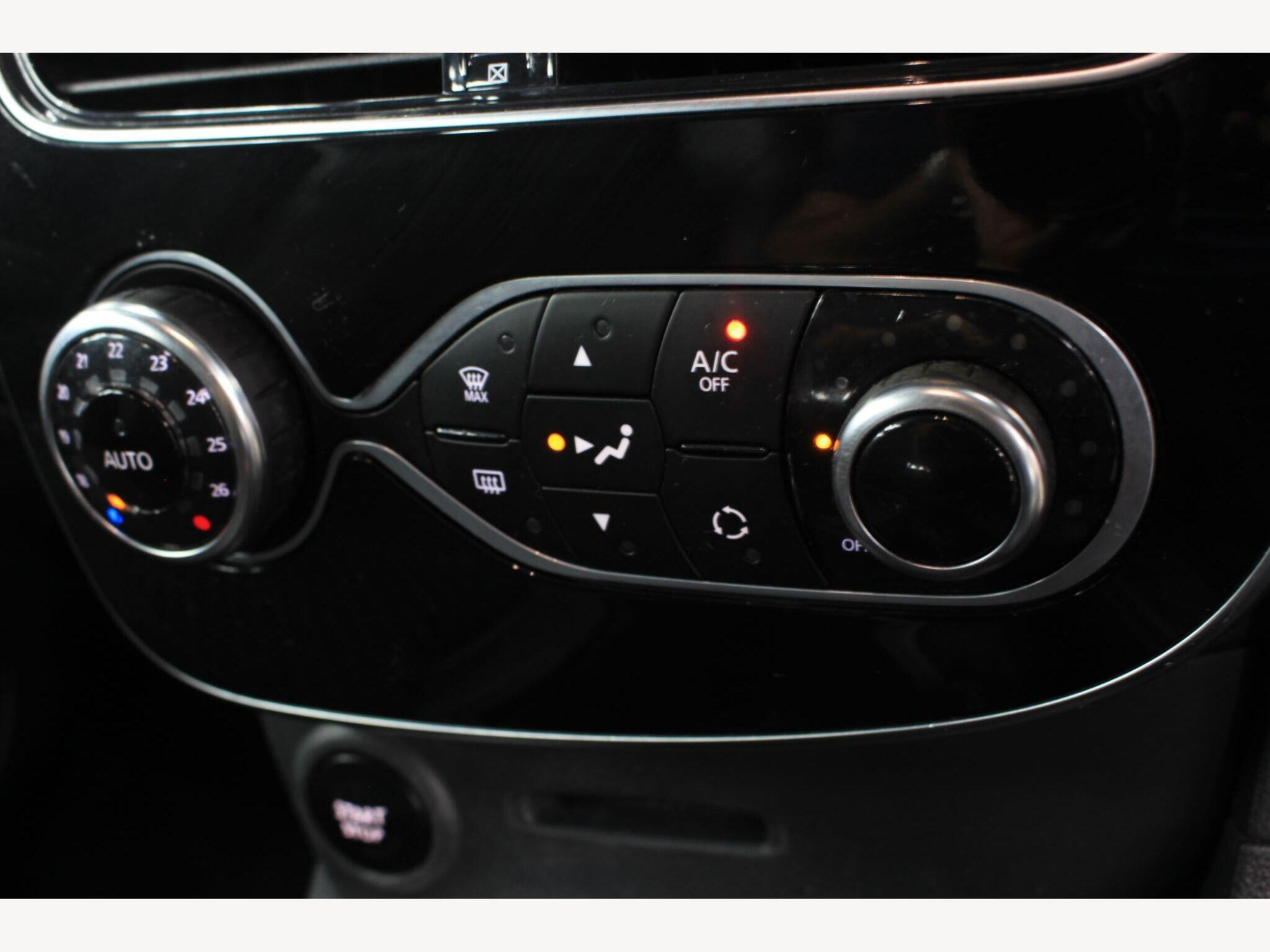 2017 Renault Clio image 16