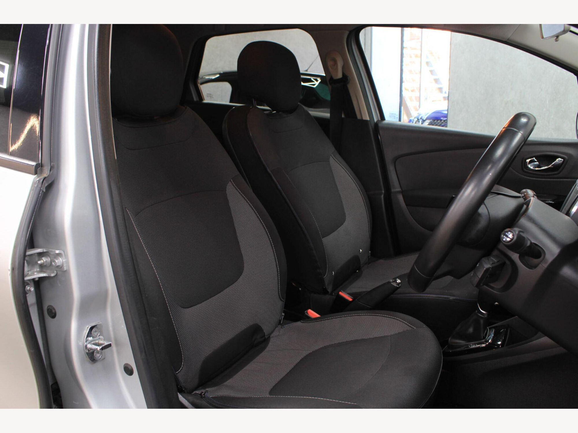 2017 Renault Captur image 24