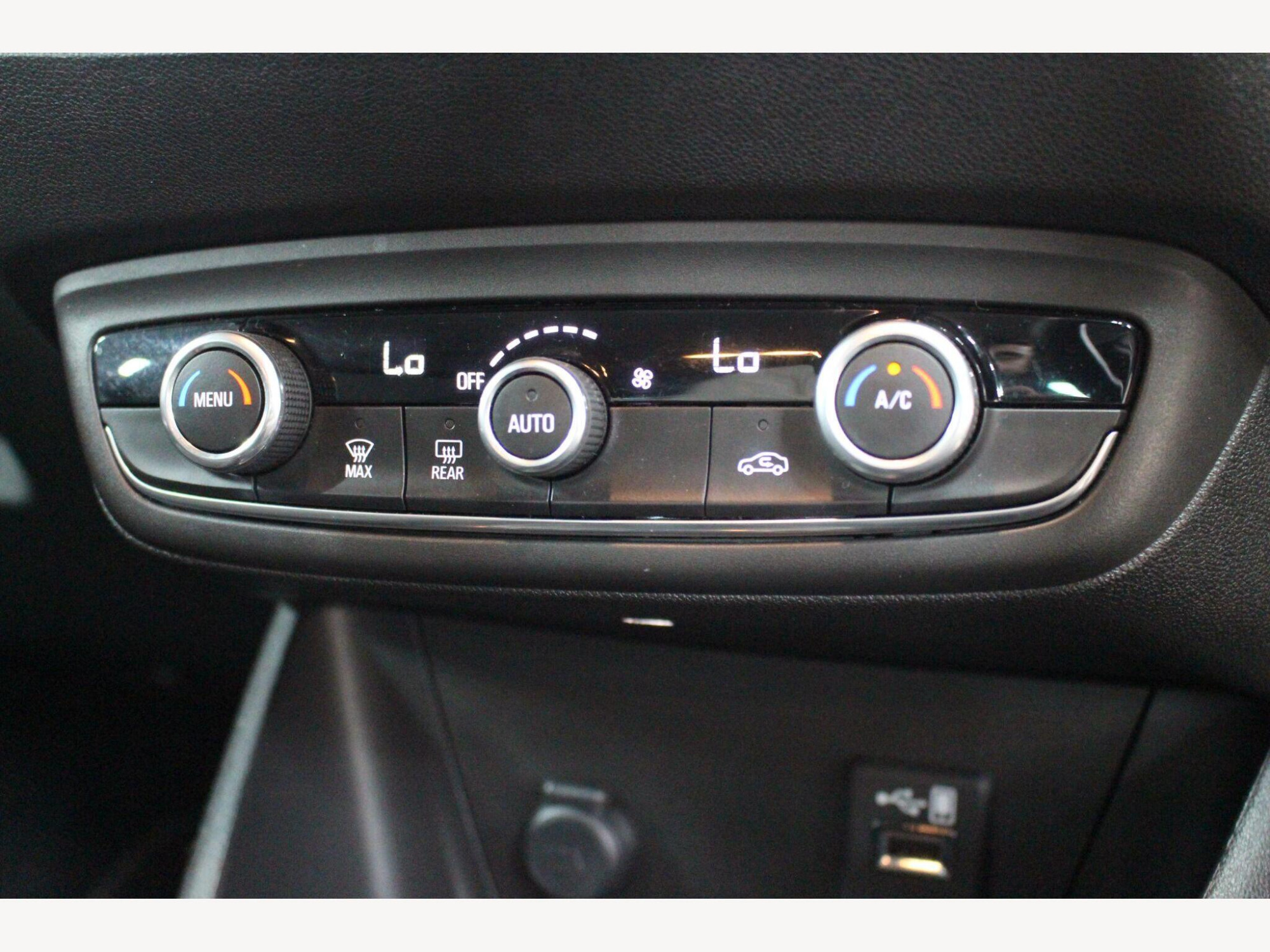 2019 Vauxhall Crossland X image 17