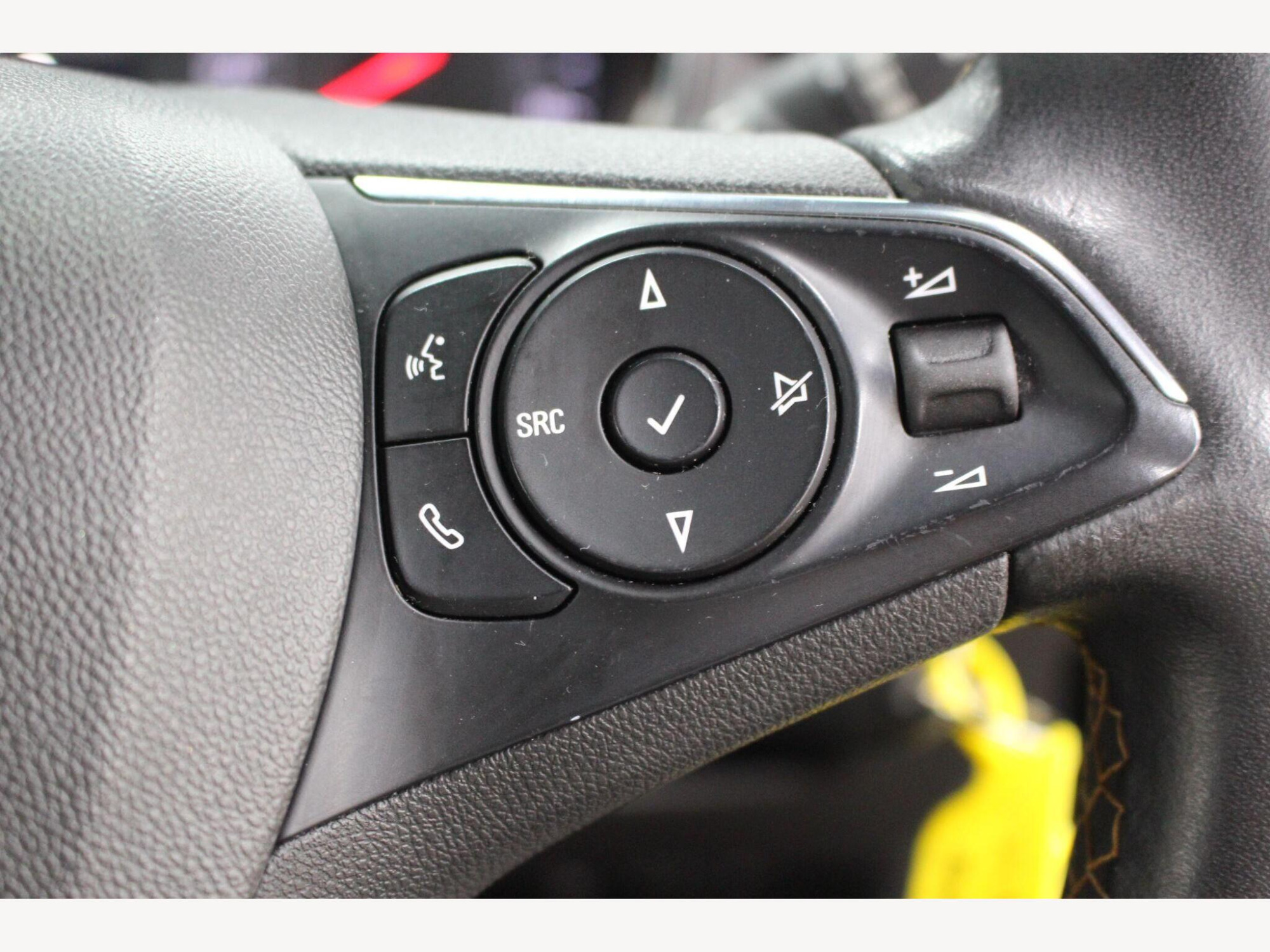 2019 Vauxhall Crossland X image 25