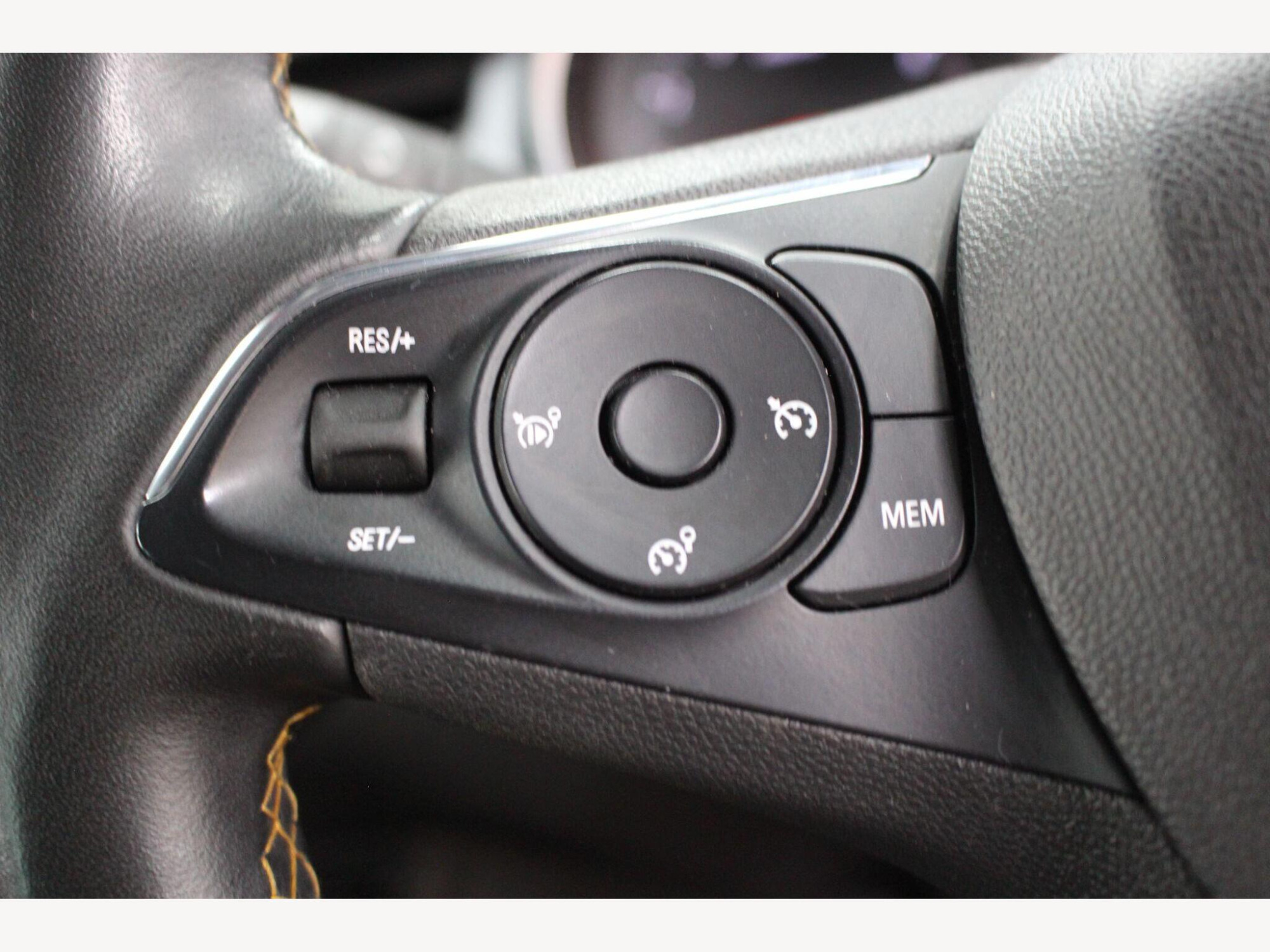 2019 Vauxhall Crossland X image 24