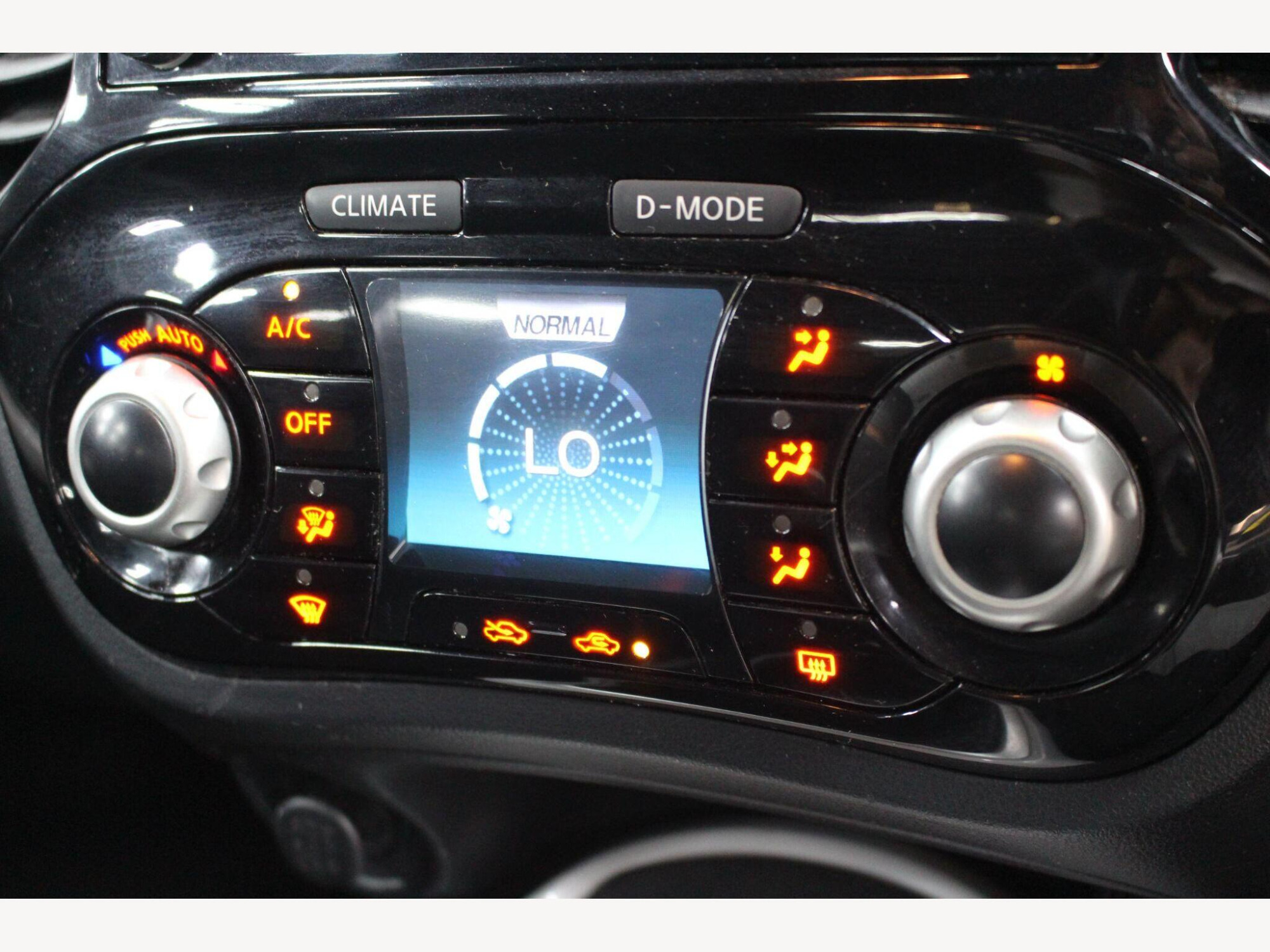2014 Nissan Juke image 16