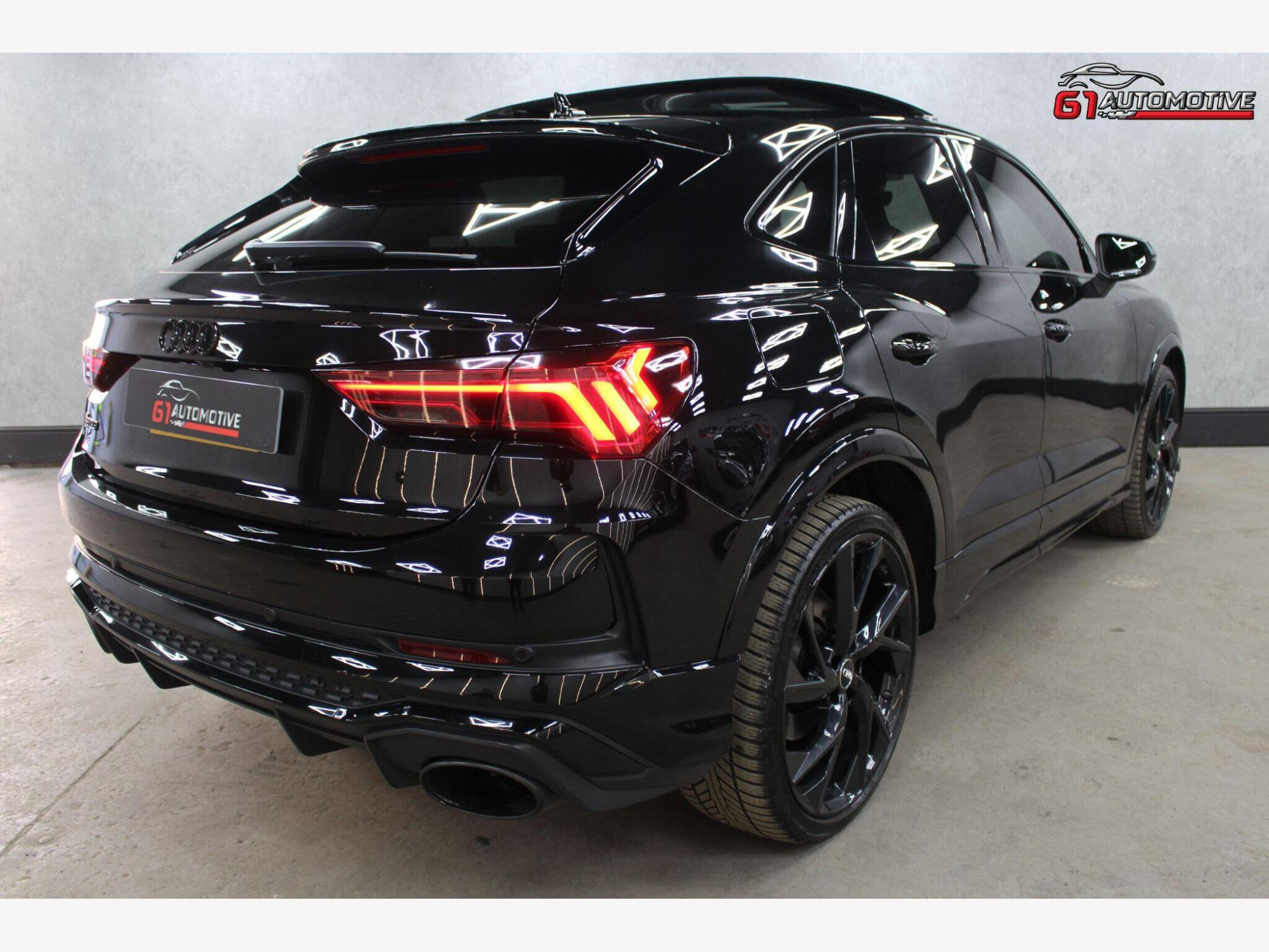 2020 Audi RS Q3 image 8