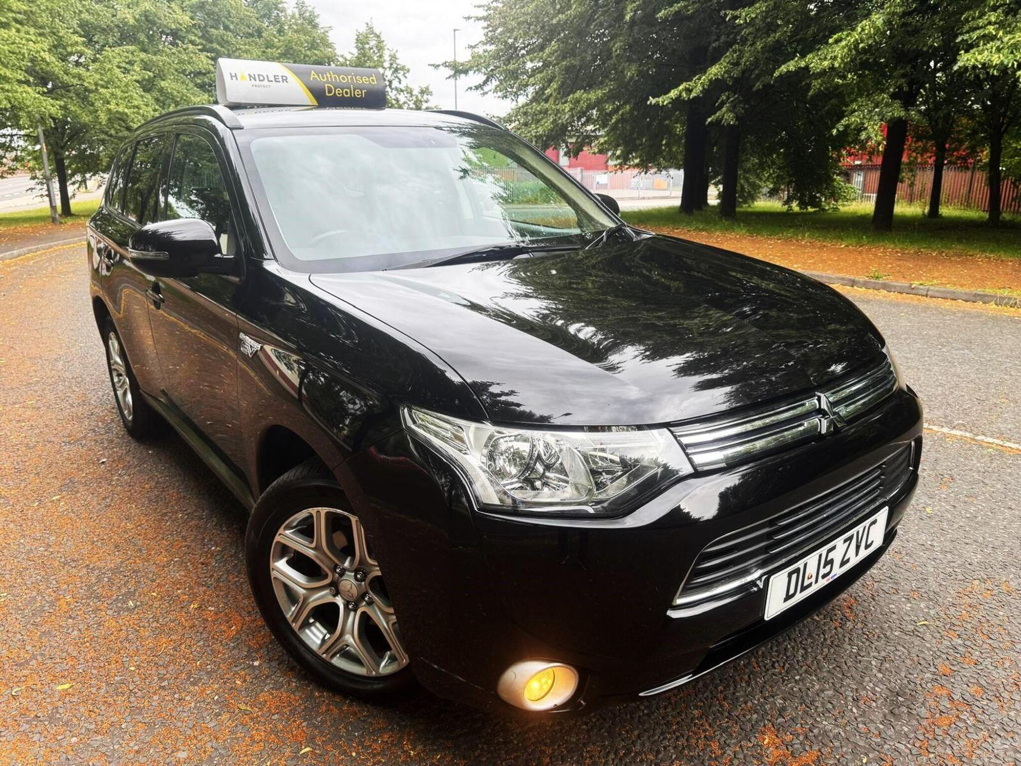 2015 Mitsubishi Outlander 2.0h 12kWh GX3h SUV 5dr Petrol Plug-in Hybrid CVT 4WD Euro 5 (s/s) (200 ps) for sale at Bros Motors