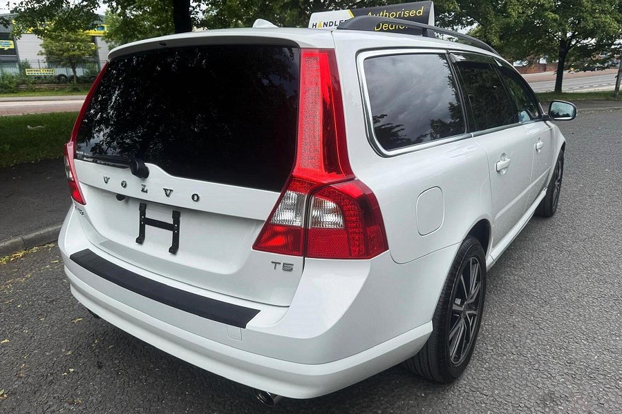 2011 Volvo V70 photo 10