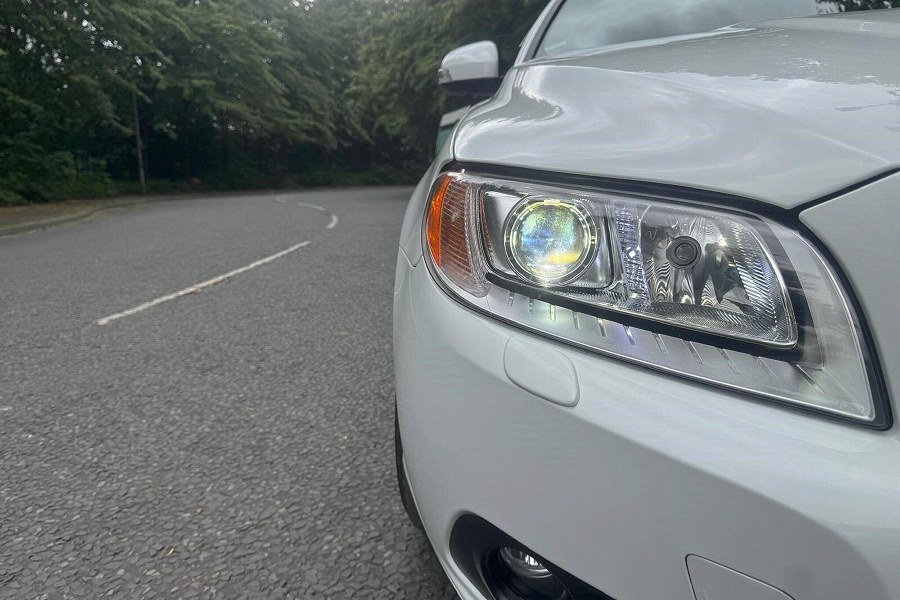 2011 Volvo V70 photo 13