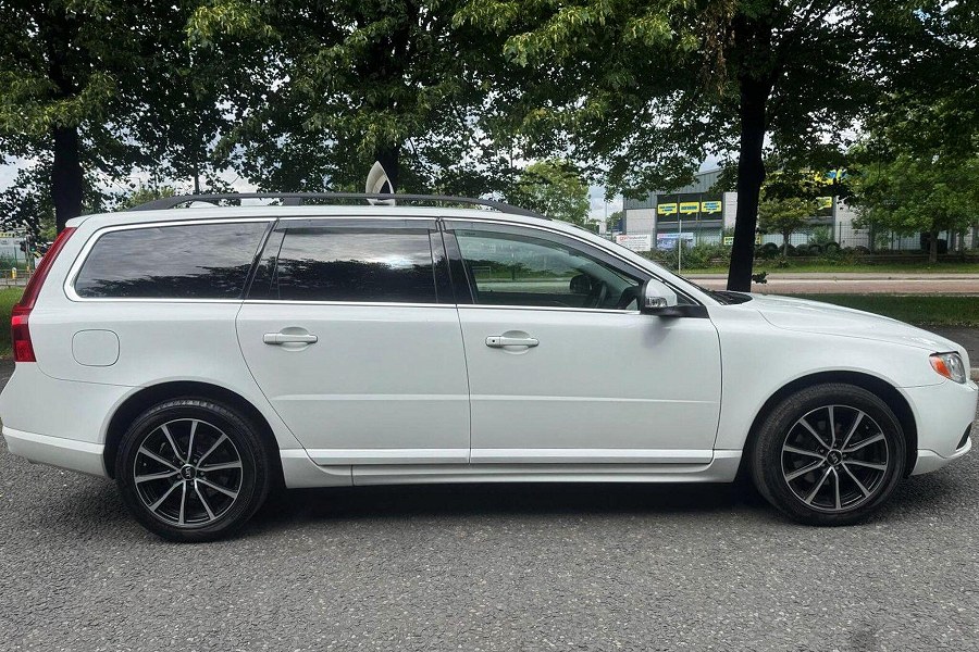 2011 Volvo V70 photo 9