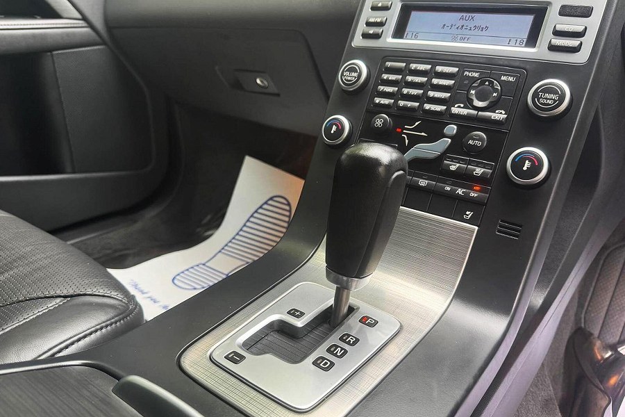 2011 Volvo V70 photo 12