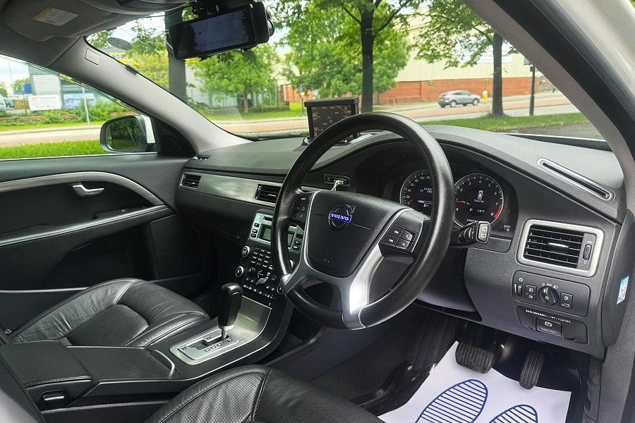 2011 Volvo V70 photo 11