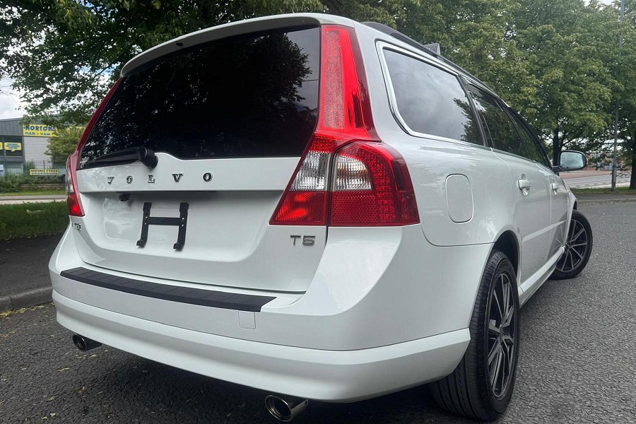 2011 Volvo V70 photo 12