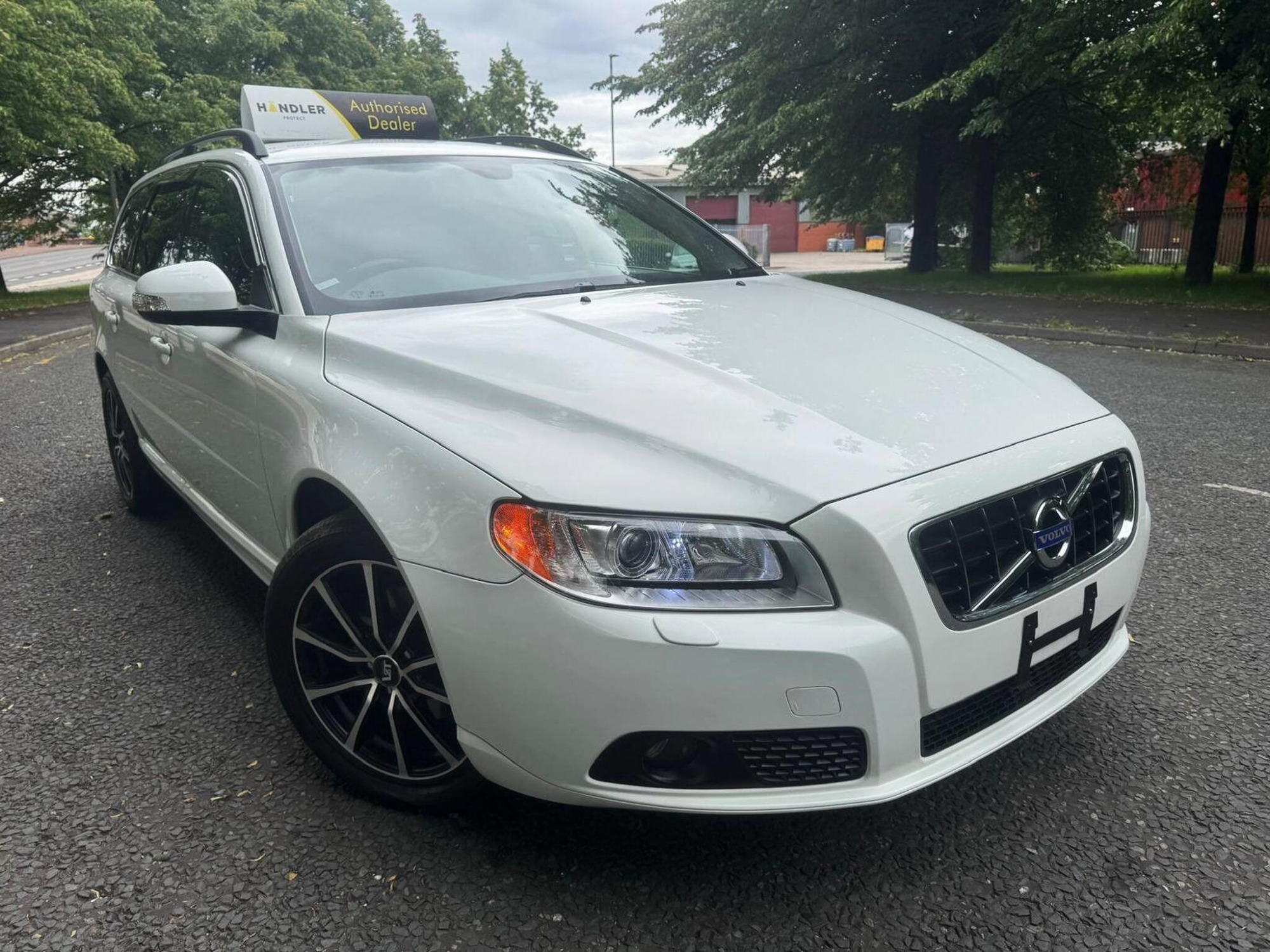 2011 Volvo V70 2.0 T5 SE Lux Powershift AUTO 5dr ESTATE for sale at Bros Motors