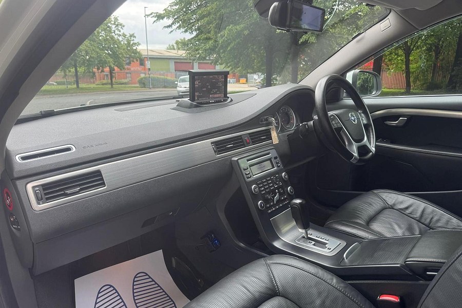 2011 Volvo V70 photo 14