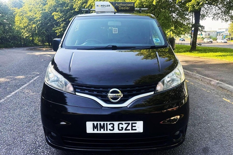 Nissan NV200 photo 2