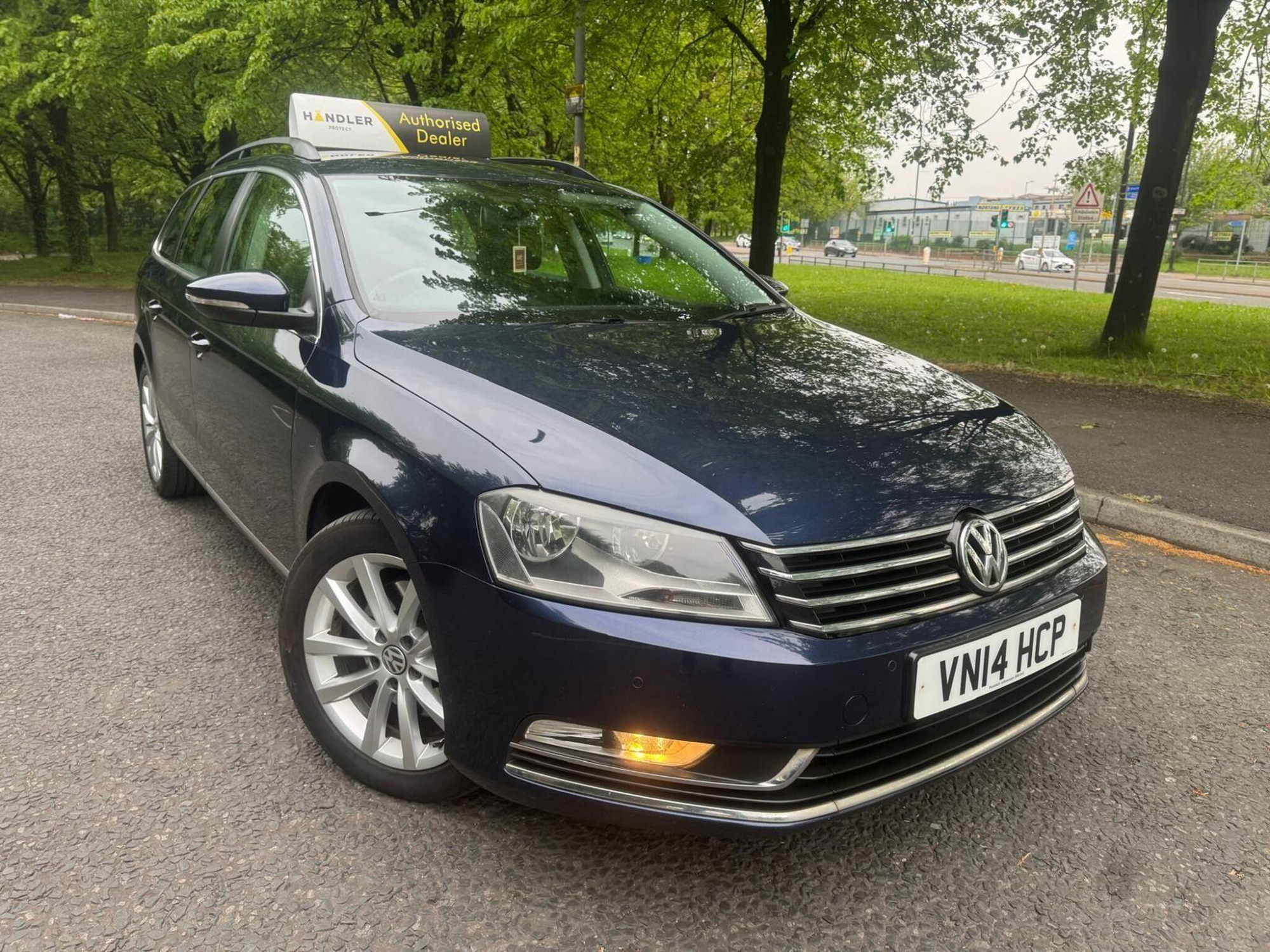 2014 Volkswagen Passat 2.0 TDI BlueMotion Tech Executive Euro 5 (s/s) 5dr for sale at Bros Motors