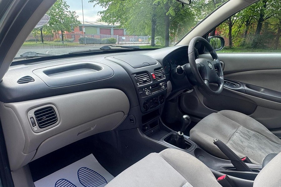 2002 Nissan Almera photo 14