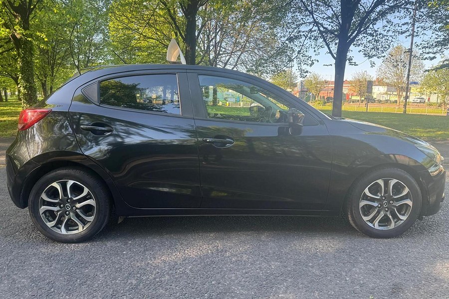 2016 Mazda Mazda2 photo 8