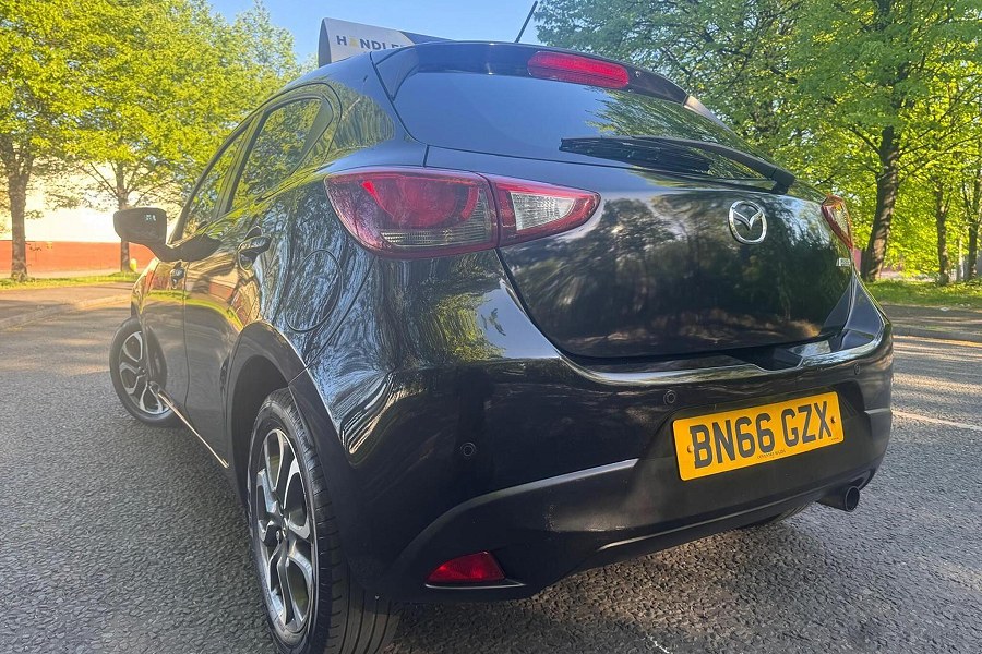 2016 Mazda Mazda2 photo 10