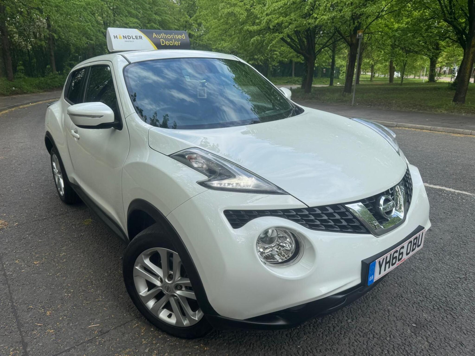 2016 Nissan Juke 1.2 DIG-T N-Connecta Euro 6 (s/s) 5dr for sale at Bros Motors