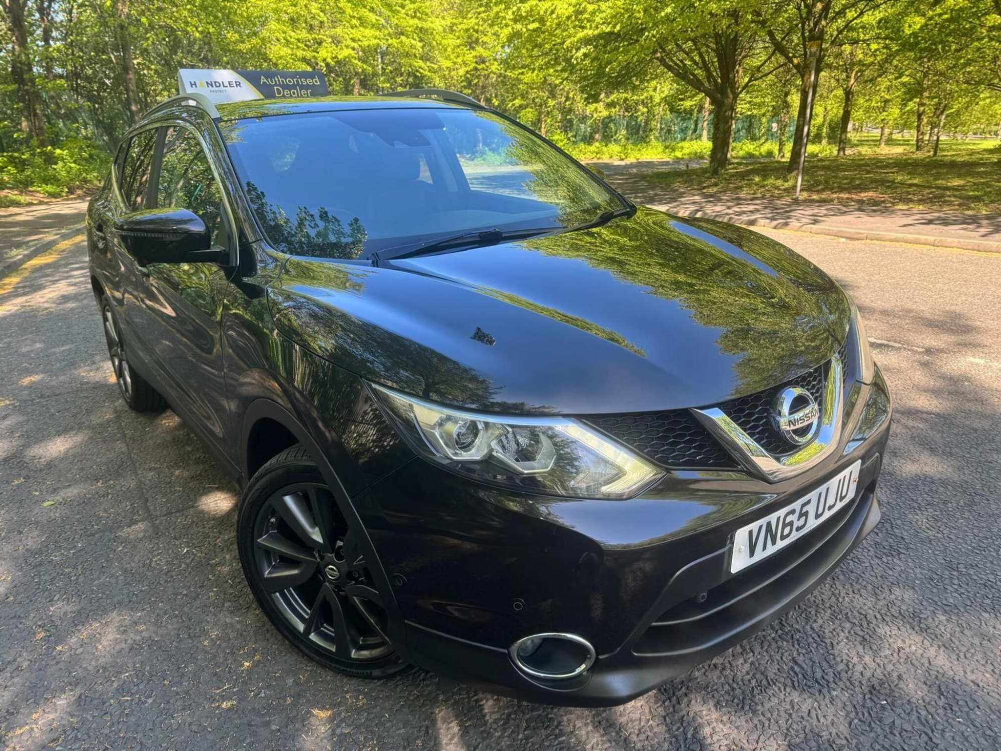 2015 Nissan Qashqai 1.5 dCi Tekna SUV 5dr Diesel Manual 2WD Euro 6 (s/s) (110 ps) for sale at Bros Motors