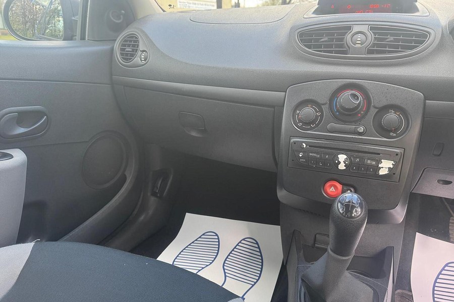 2009 Renault Clio photo 14