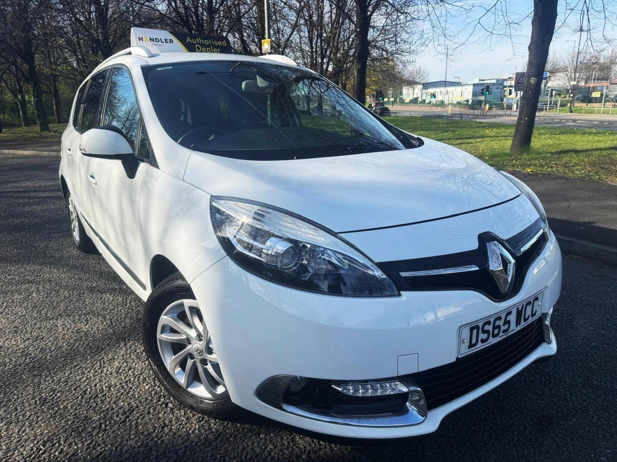 2015 Renault Grand Scenic 1.5 dCi Dynamique Nav Euro 6 (s/s) 5dr for sale at Bros Motors