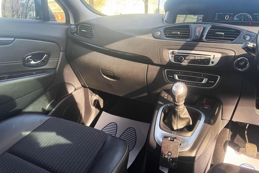 2015 Renault Grand Scenic photo 14
