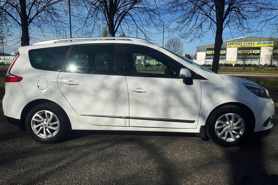 2015 Renault Grand Scenic photo 8