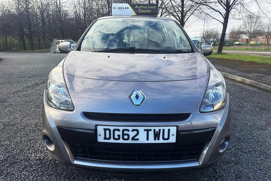 Renault Clio photo 2