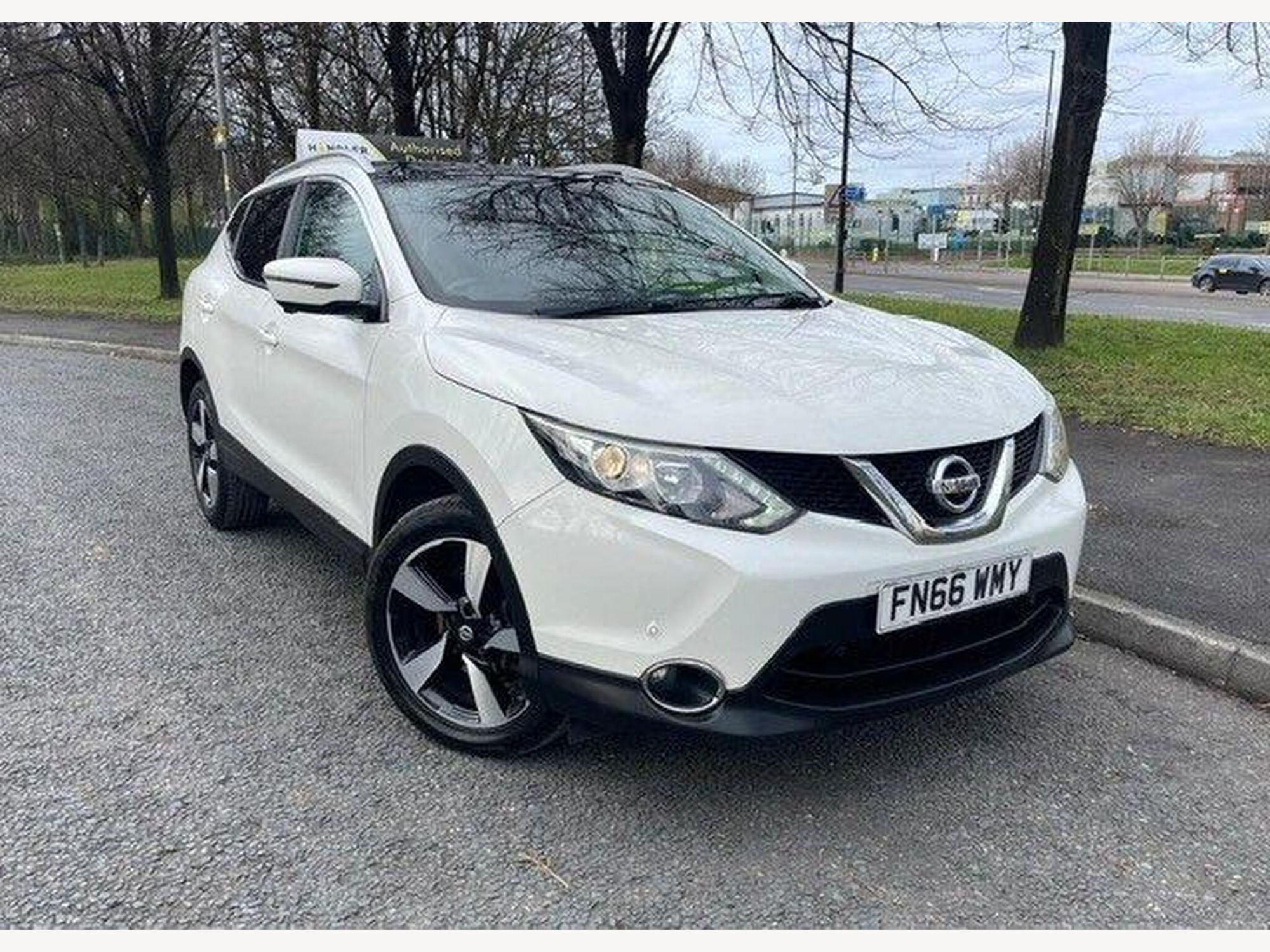 2016 Nissan Qashqai 1.5 dCi N-Connecta 2WD Euro 6 (s/s) 5dr for sale at Bros Motors
