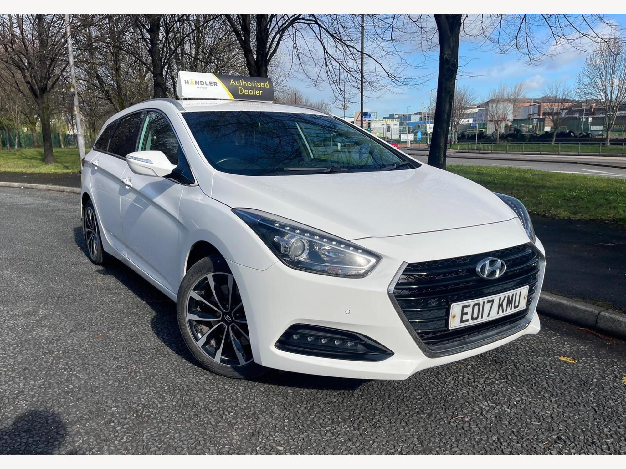 2017 Hyundai i40 1.7 CRDi Blue Drive SE Nav Business Tourer 5dr Diesel DCT Euro 6 (s/s) (141 ps) for sale at Bros Motors