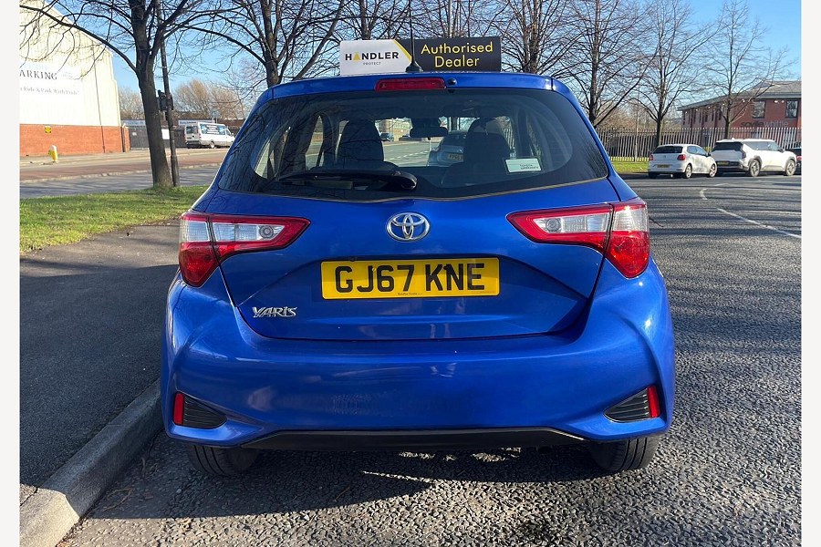 2017 Toyota Yaris photo 13