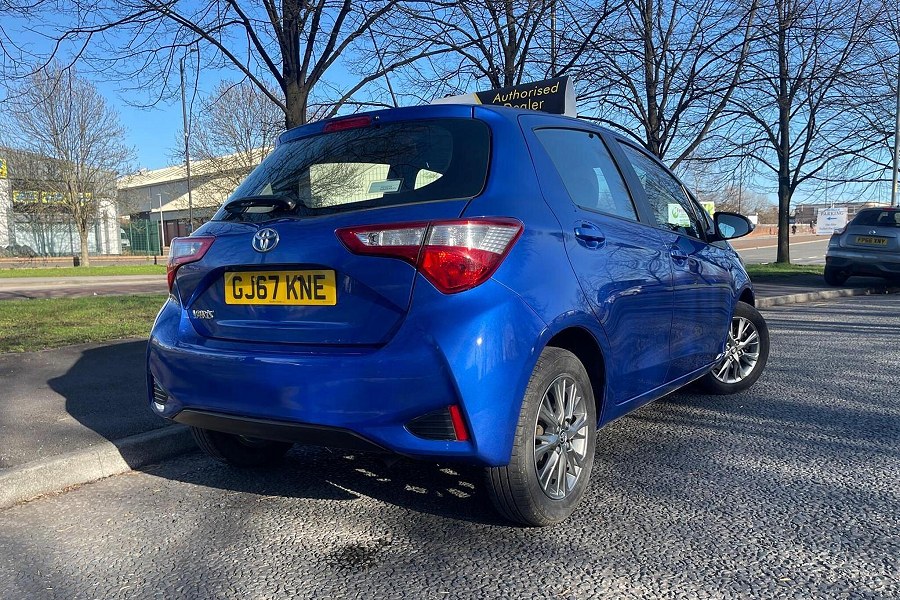 2017 Toyota Yaris photo 8