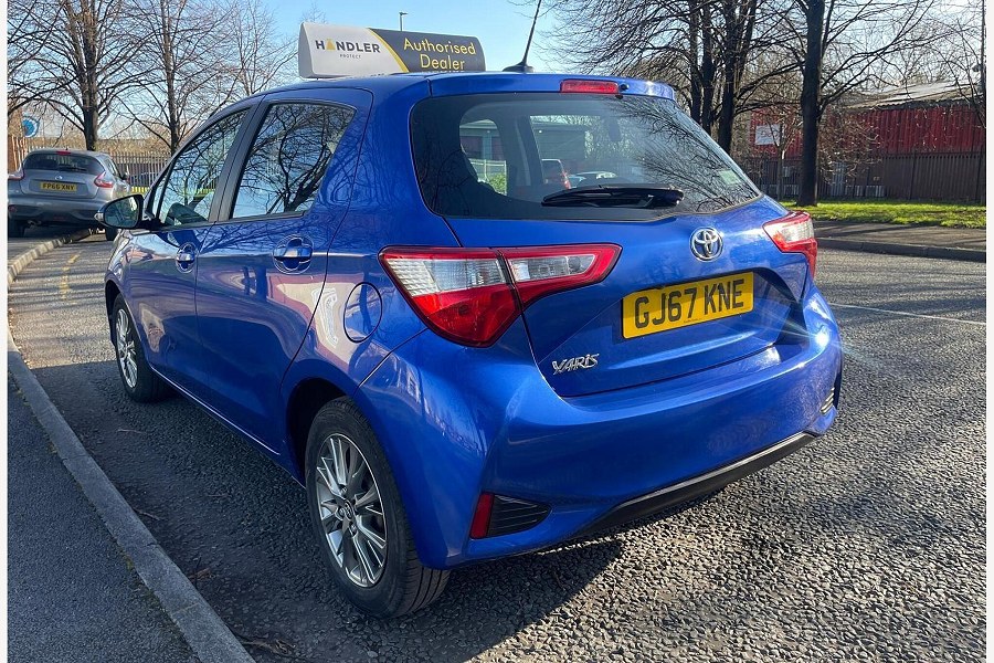 2017 Toyota Yaris photo 6