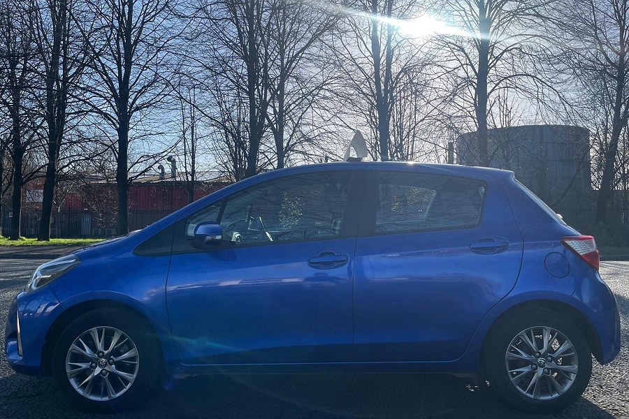 2017 Toyota Yaris photo 11
