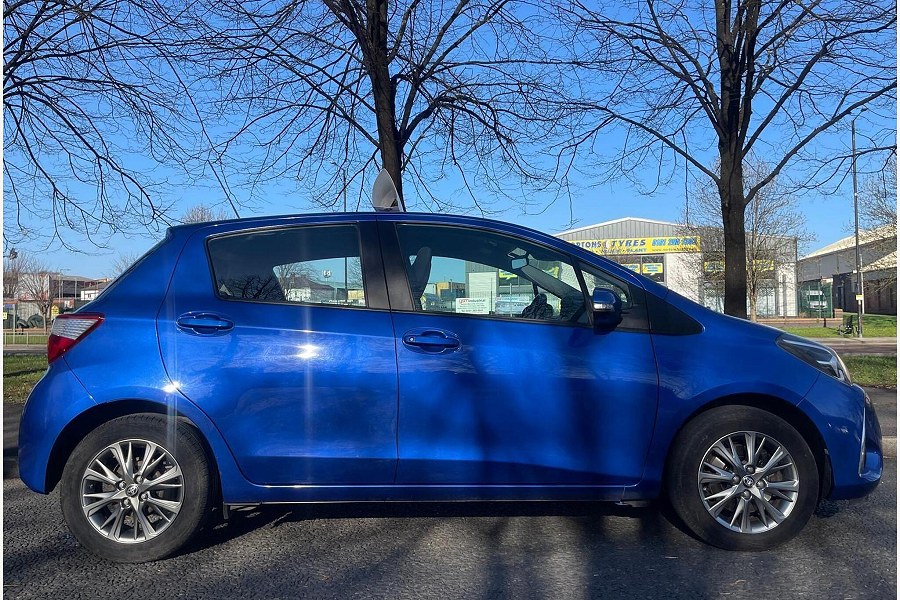 2017 Toyota Yaris photo 12