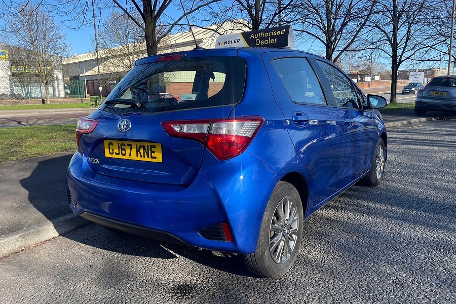2017 Toyota Yaris photo 7