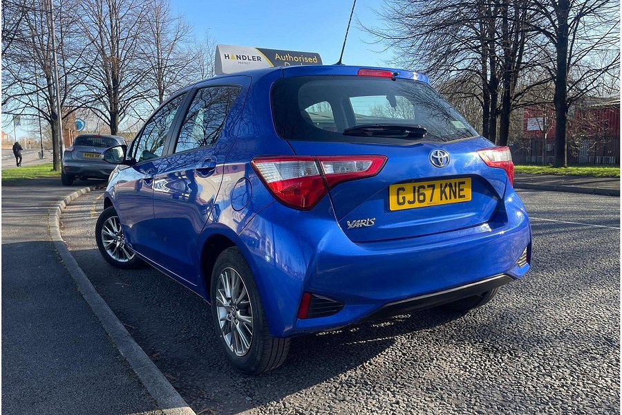 2017 Toyota Yaris photo 9