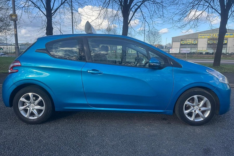 2013 Peugeot 208 photo 9