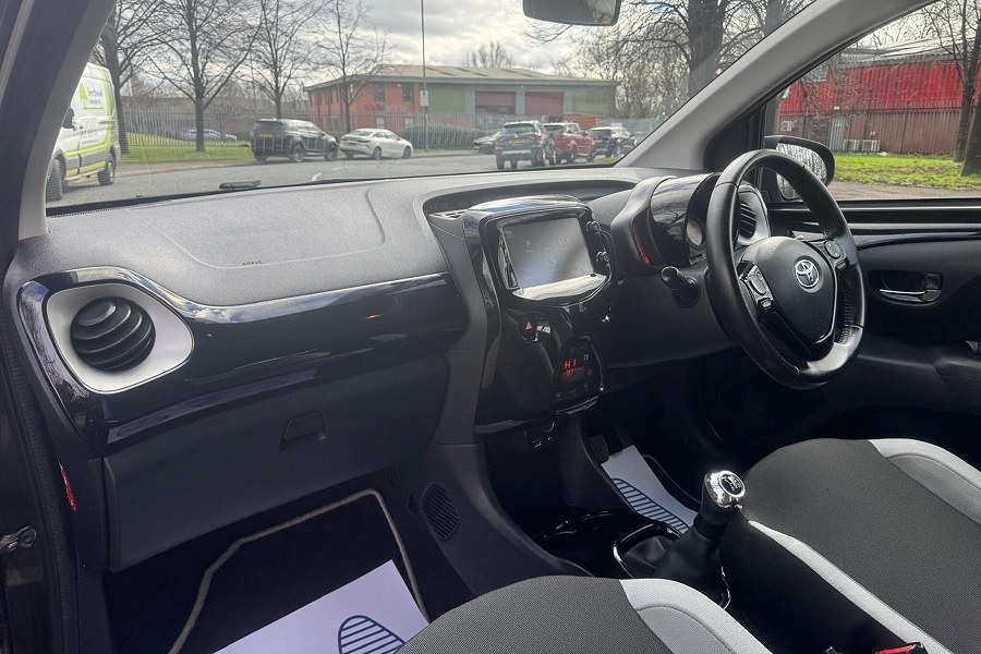 2015 Toyota AYGO photo 14