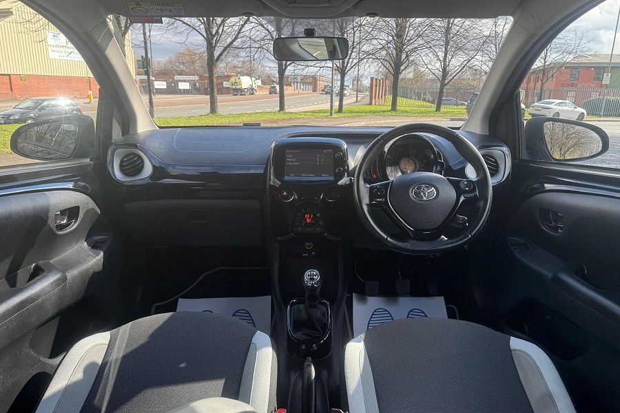 2015 Toyota AYGO photo 14