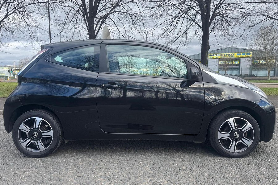 2015 Toyota AYGO photo 11