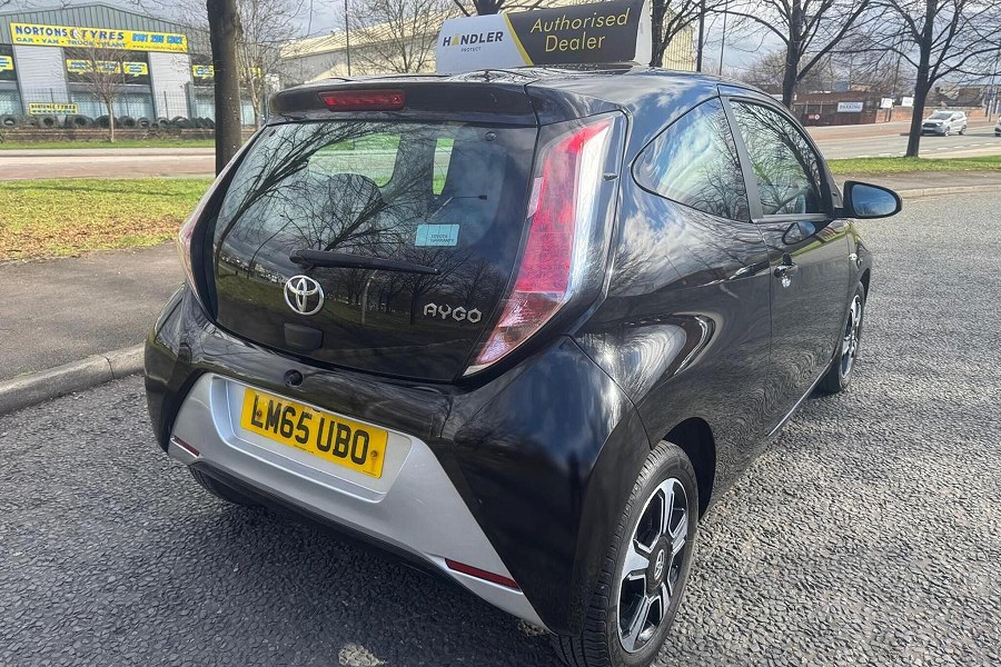 2015 Toyota AYGO photo 8