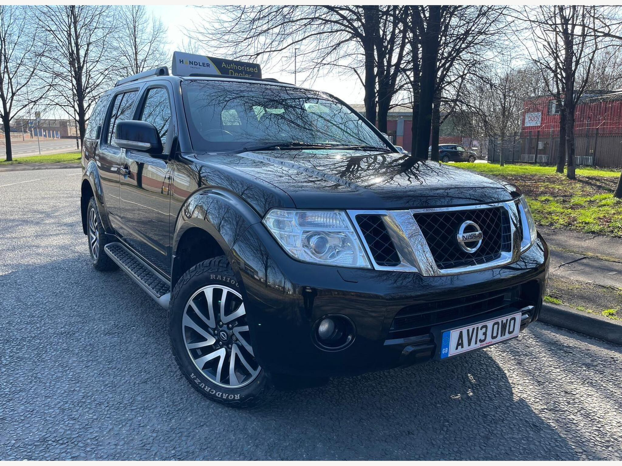 2013 Nissan Pathfinder 2.5 dCi Tekna 4WD Euro 5 5dr for sale at Bros Motors