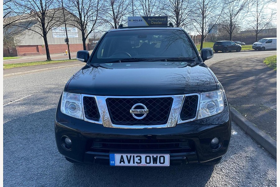 Nissan Pathfinder photo 2